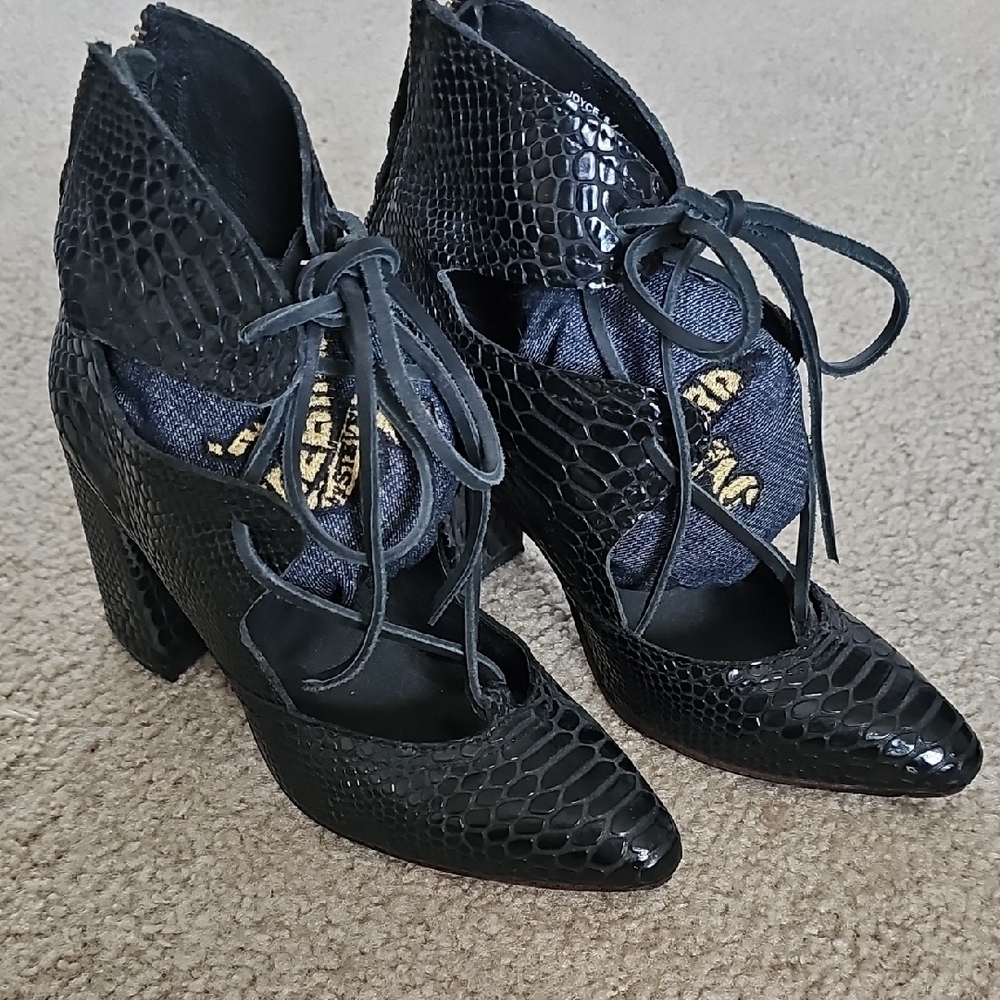 Freebird JOYCE Black Lace-Up Women's Shoes SIZE 8 euc